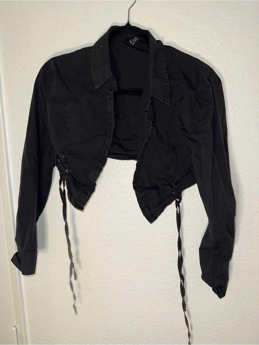 Forever 21 Black Cropped Button-Down Tie Hem Top